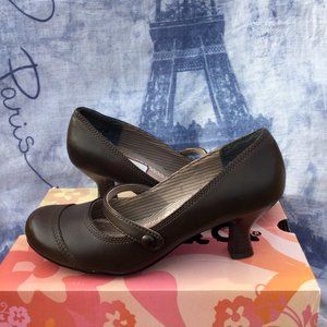 Mudd Elyssa Kitten Heel Brown Pumps